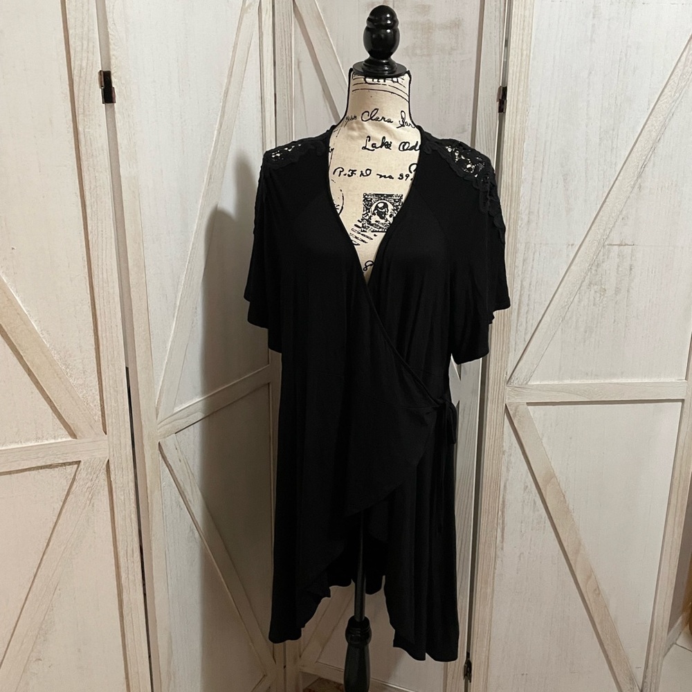 Torrid extreme hi low wrap shirt with crochet lace detail size 2X